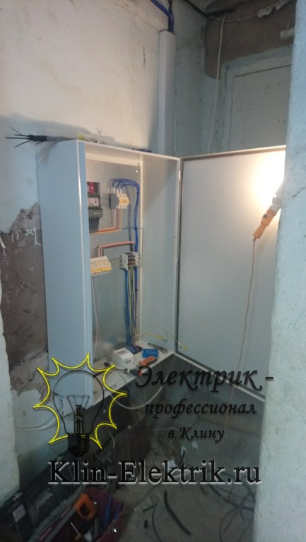 Монтаж щита на стену