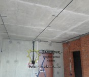 Прокладка кабеля по потолку