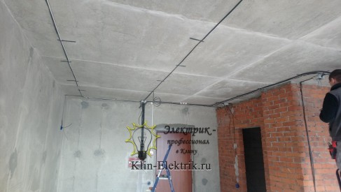 Прокладка кабеля по потолку