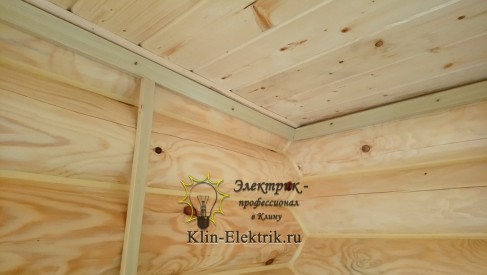 Электрика в кабель-каноле по бривенчетому дому