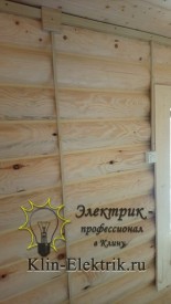 Электрика по оцилендрованному брусу в кабель коналах