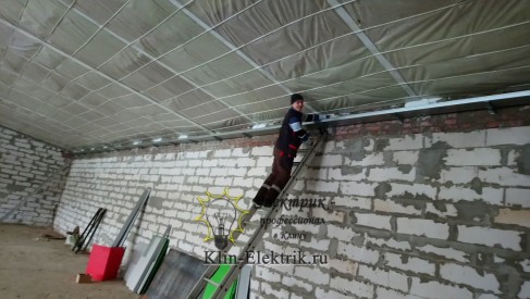 Прокладка кабеля в метало латках