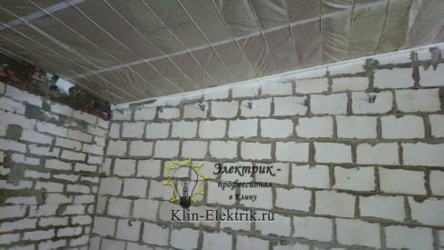 Электрика в метало лотках